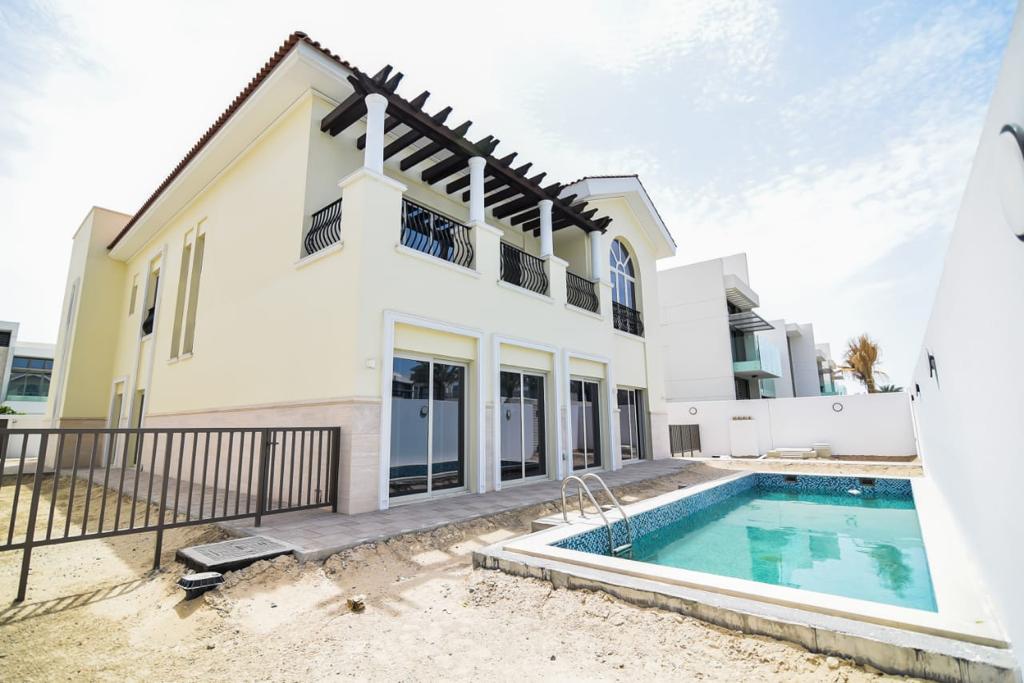 5 BEDROOM MEDITERRENEAN VILLA